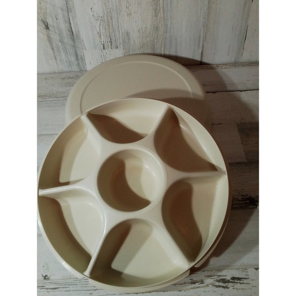 Tupperware Server Divided Dish Great For Parties Or Storage 2 Piece - Picture 10 of 16